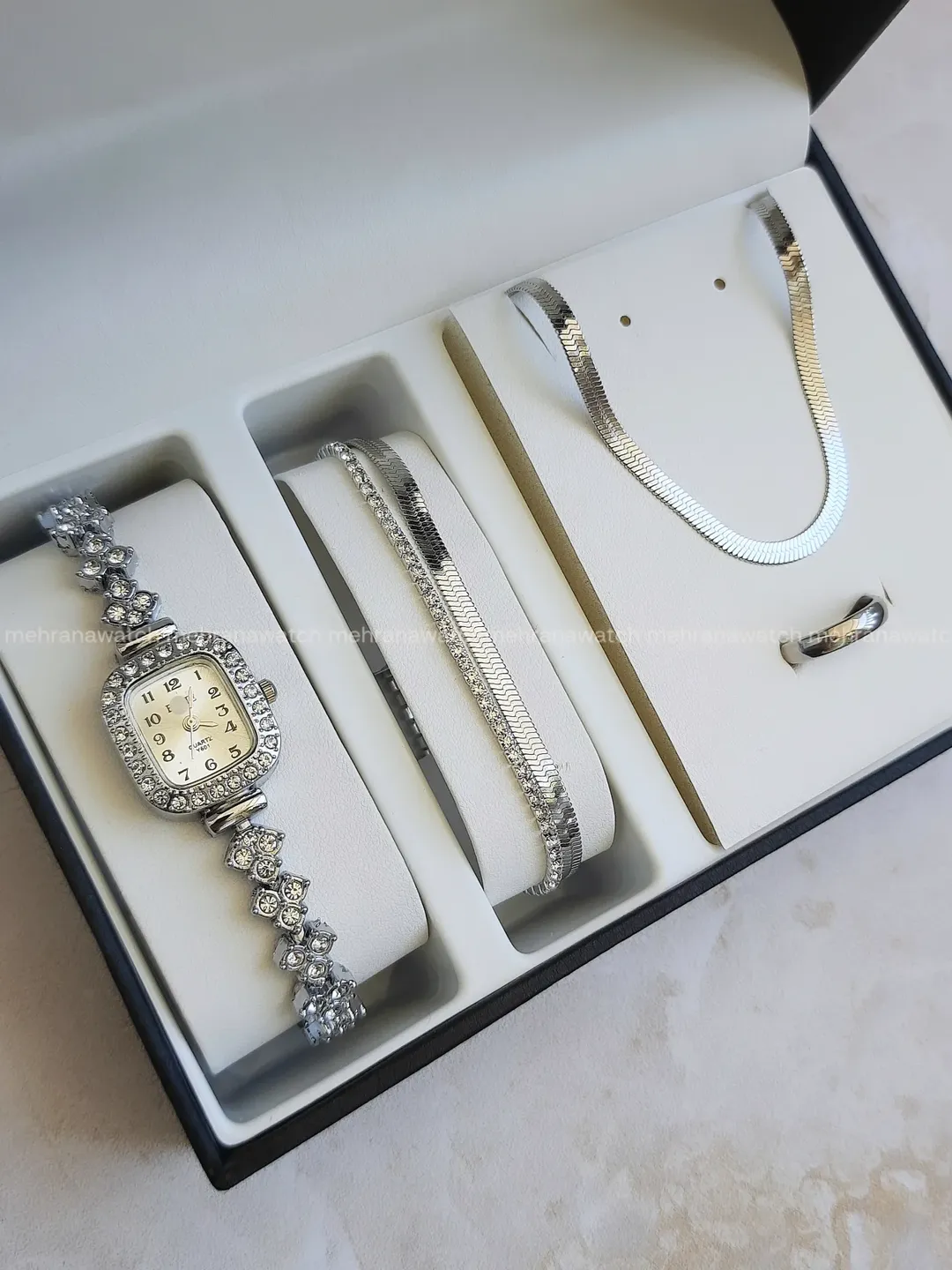 ست ساعت نگینی